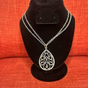 Elegant Silver Teardrop Pendant Necklace